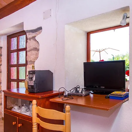 3 Bedroom In Breg Holiday home Rasa