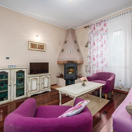 3 Bedroom In Breg *
