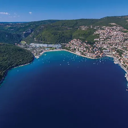 Nyaraló Breg V