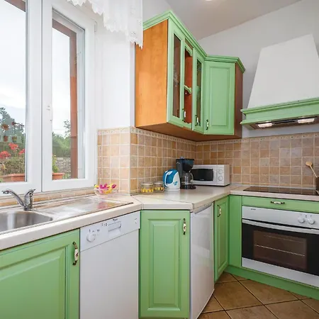 3 Bedroom In Breg *