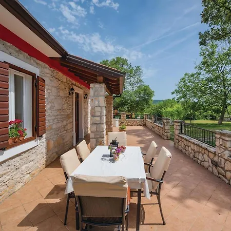 Beautiful Home In Breg