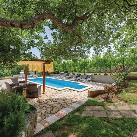Beautiful Home In Breg
