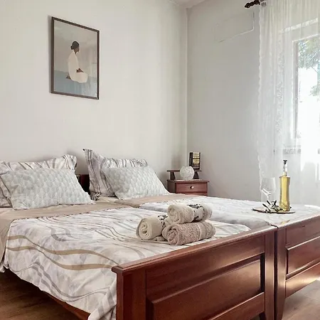 Beautiful Home In Breg